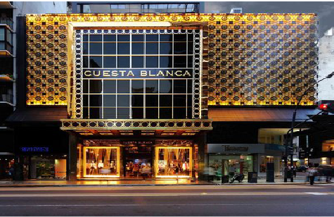 峨眉山门头设计与商业空间的纽带。